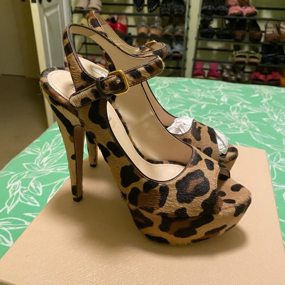 NEVER WORN Prada Heels - Picture 2 of 4